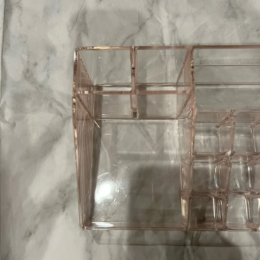 MAKEUP ORGANIZER